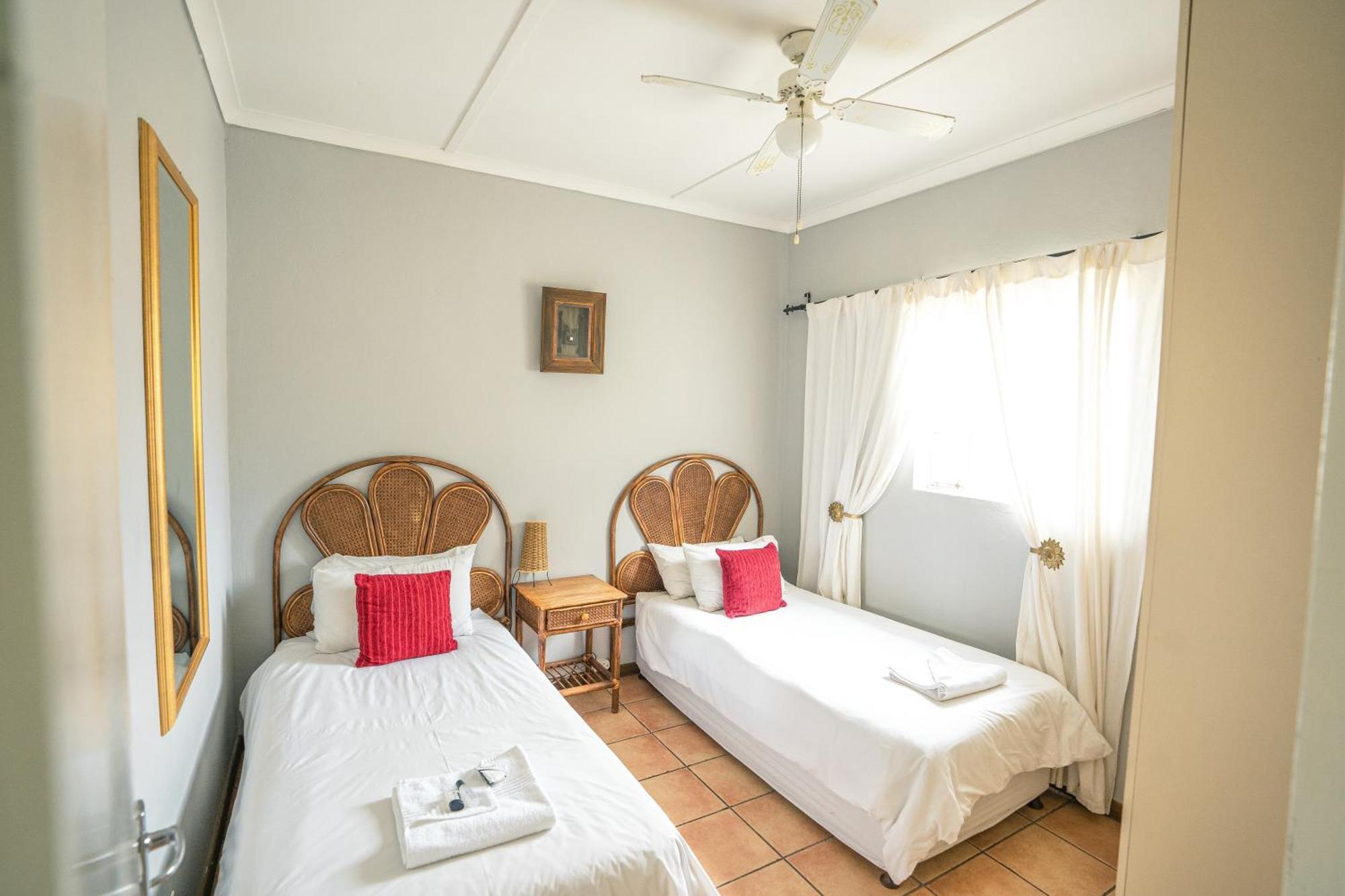 Villa Olive Grove Guest Farm Beaufort West Esterno foto